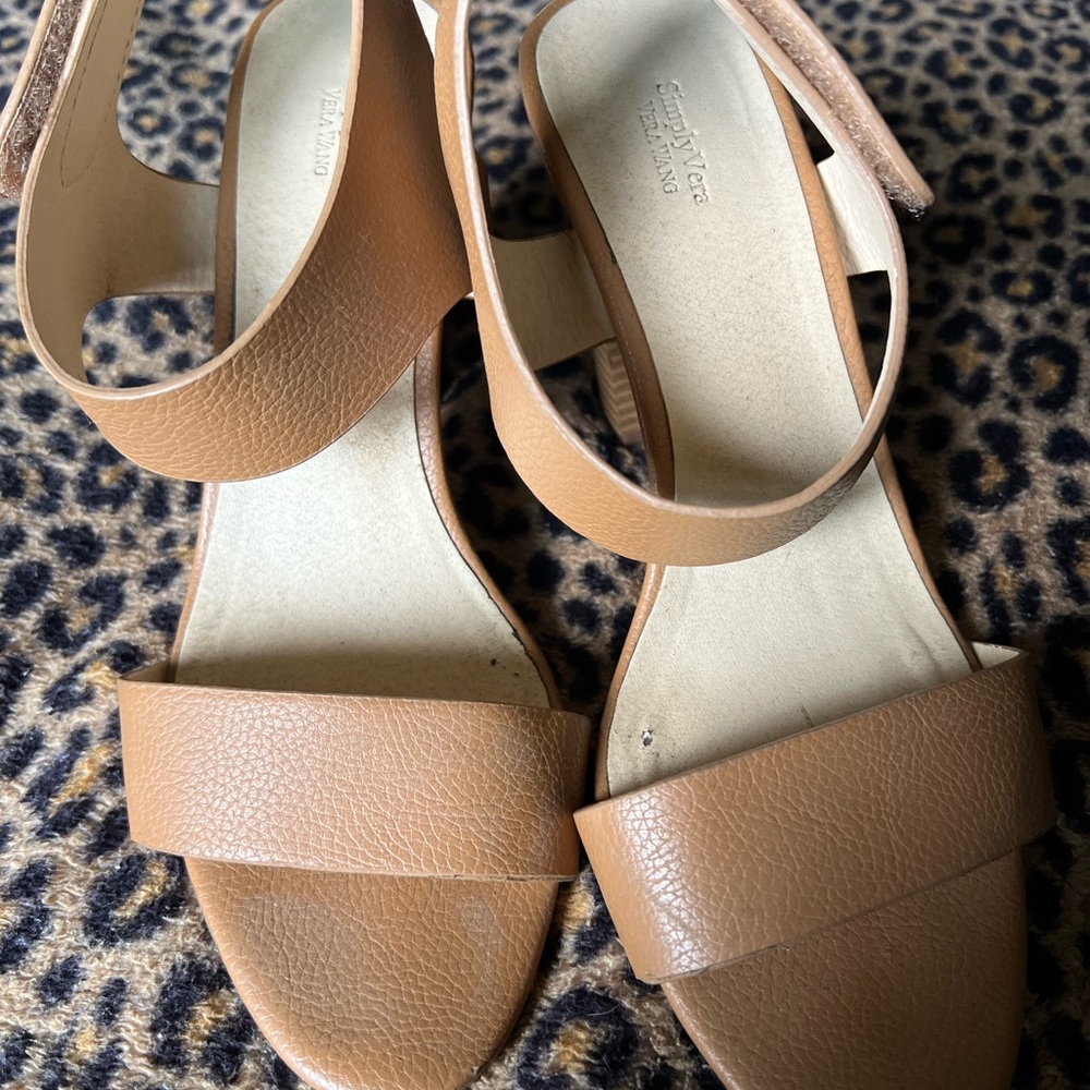 Simply Vera Size 8 nude scrappy heels